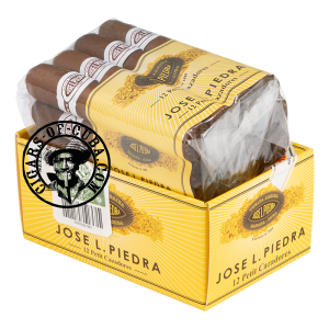 Jose L. Piedra Petit Cazadores Box of 12